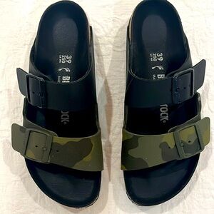Birkenstock-Women’s Black & Classic Camo pattern. Size 39 NEOT